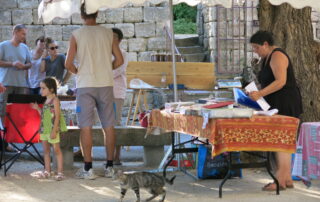 Marché paysan à Chassiers (Ardèche)