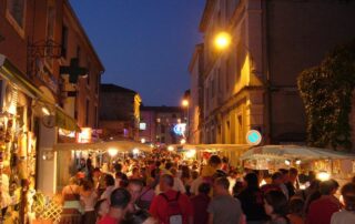 Marché nocturne à Vallon Pont d'Arc