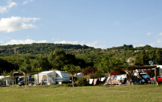 Camping les Arches à St Jean le Centenier - emplacements