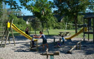 Camping les Arches à St Jean le Centenier - Aire de jeux