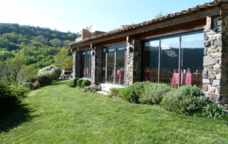 La salle de restaurant panoramique de la Mère Biquette à St Pons