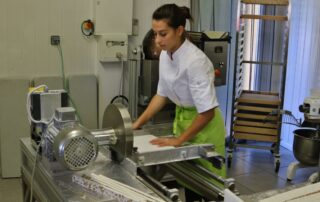 Fabrication du nougat à la Nougaterie du Pont d'Arc